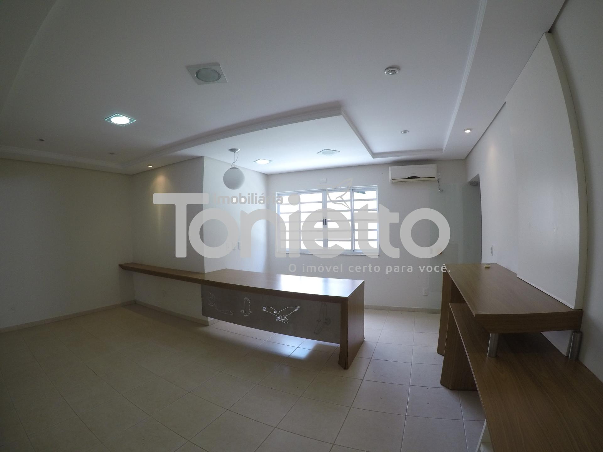 CASA - CENTRO SUL - DOIS VIZINHOS - PR