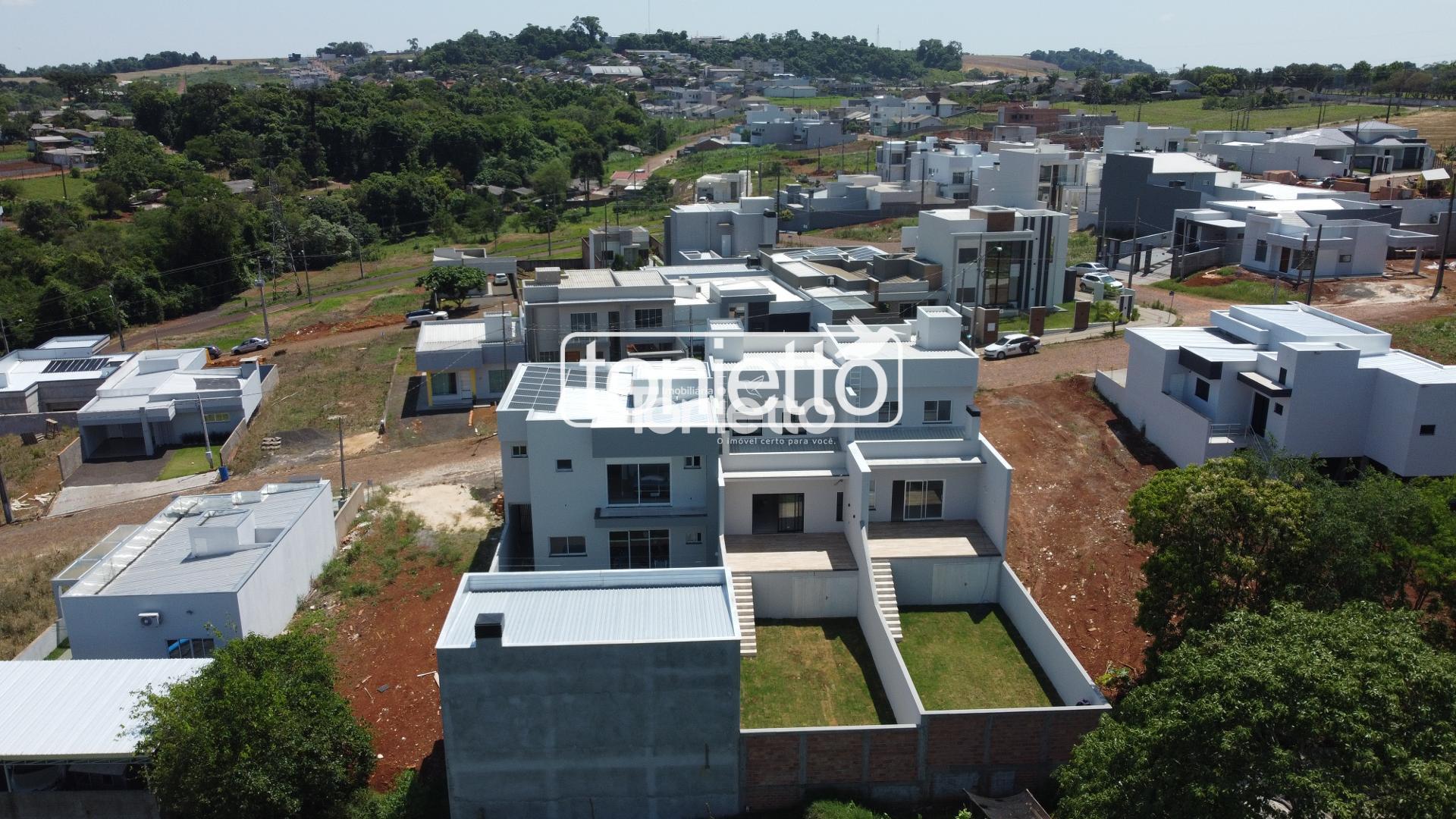 SOBRADO À VENDA - BAIRRO DA LUZ - DOIS VIZINHOS - PR