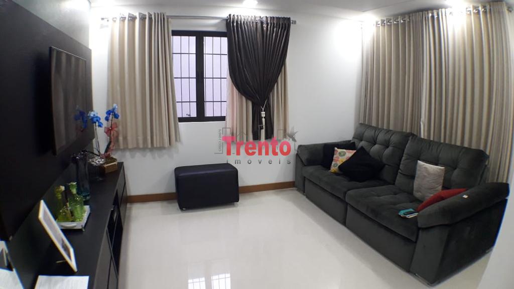 CASA COM PISCINA À VENDA NO BAIRRO PARZIANELLO, PATO BRANCO