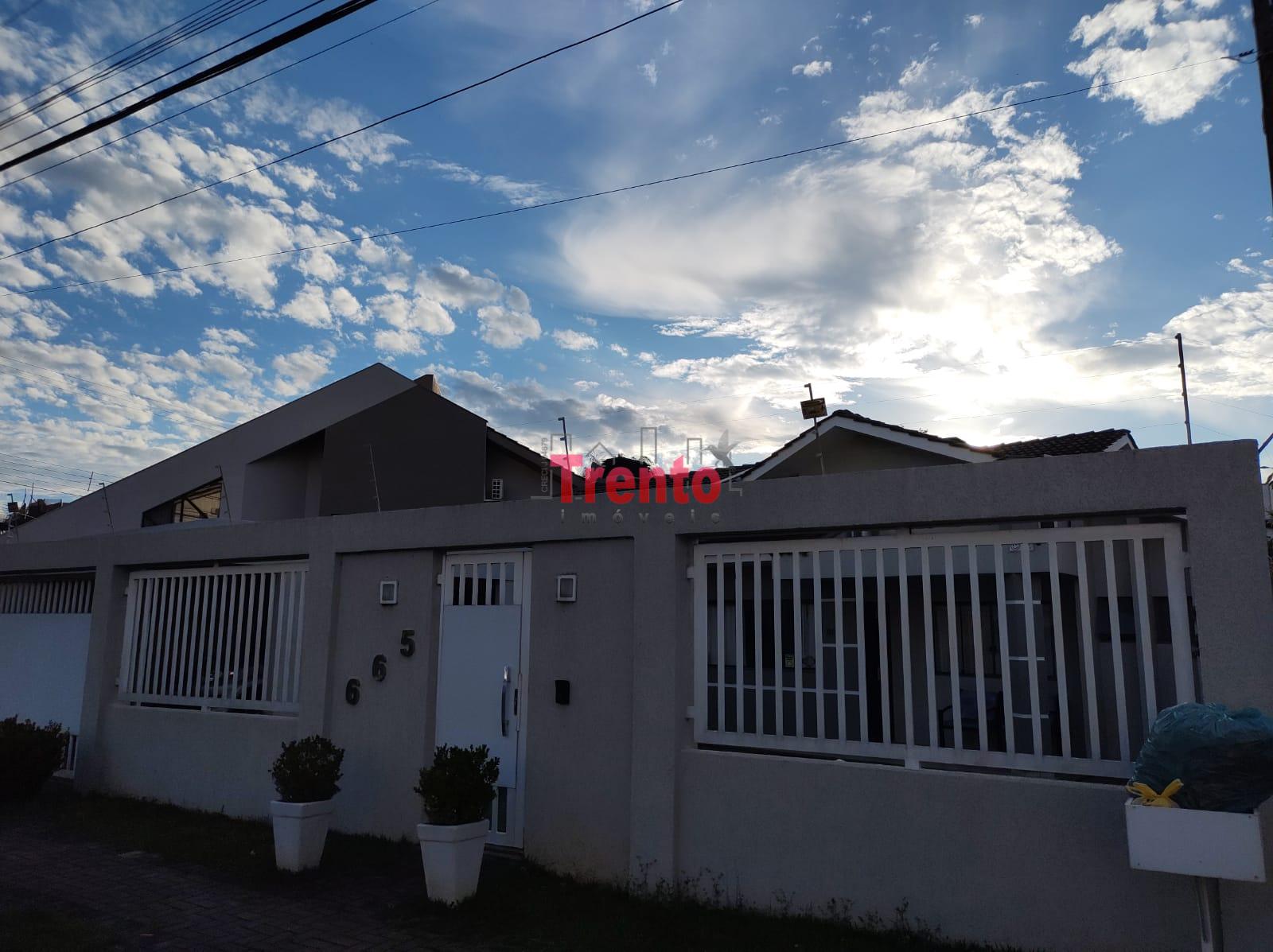 CASA TÉRREA À VENDA NO BAIRRO PINHEIRIOS - PATO BRANCO PR.