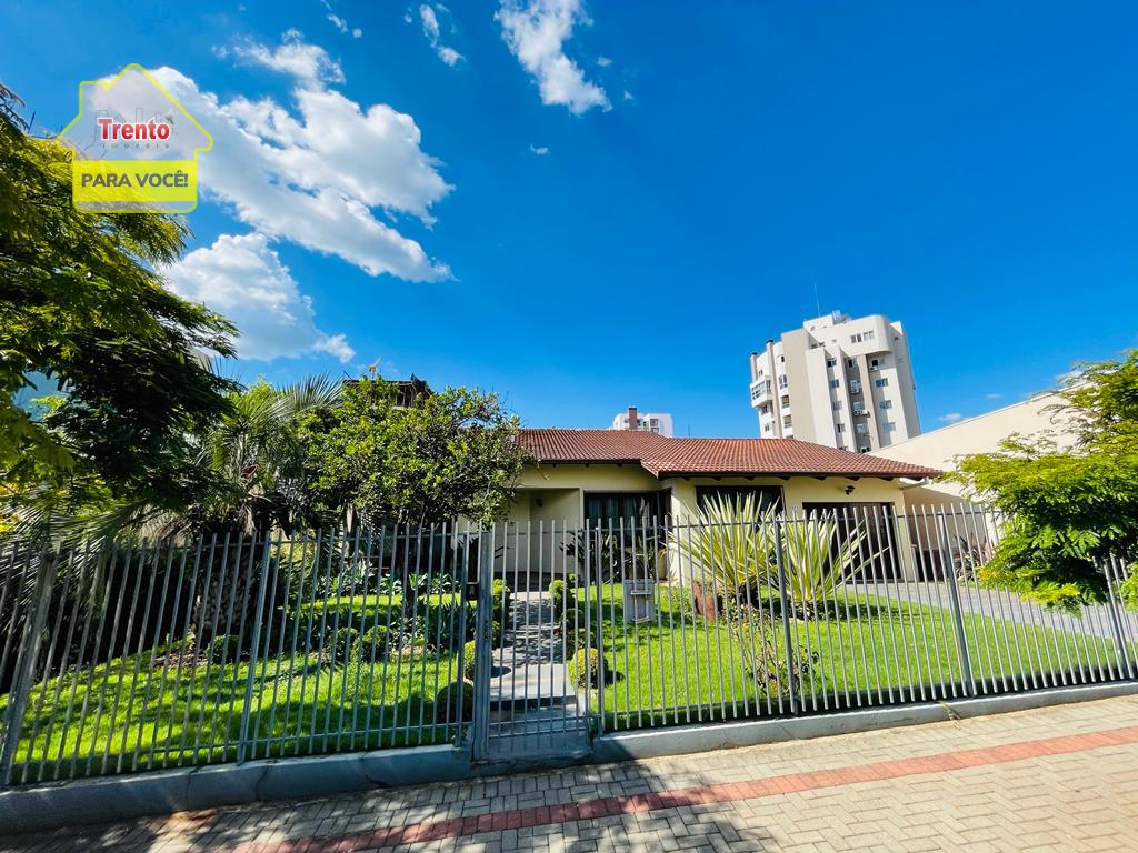 CASA PRÓXIMO AO TEATRO MUNICIPAL, CENTRO, PATO BRANCO - PR