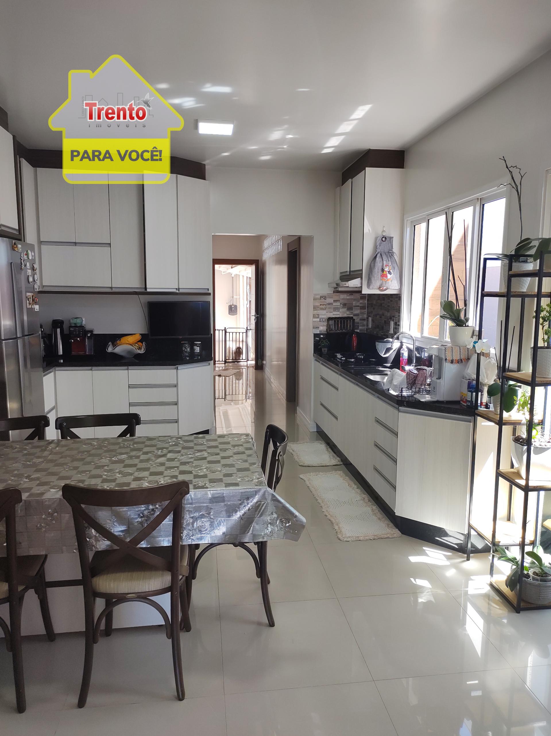 CASA SEMIMOBILIADA À VENDA NO BAIRRO MENINO DEUS - PATO BRANCO...