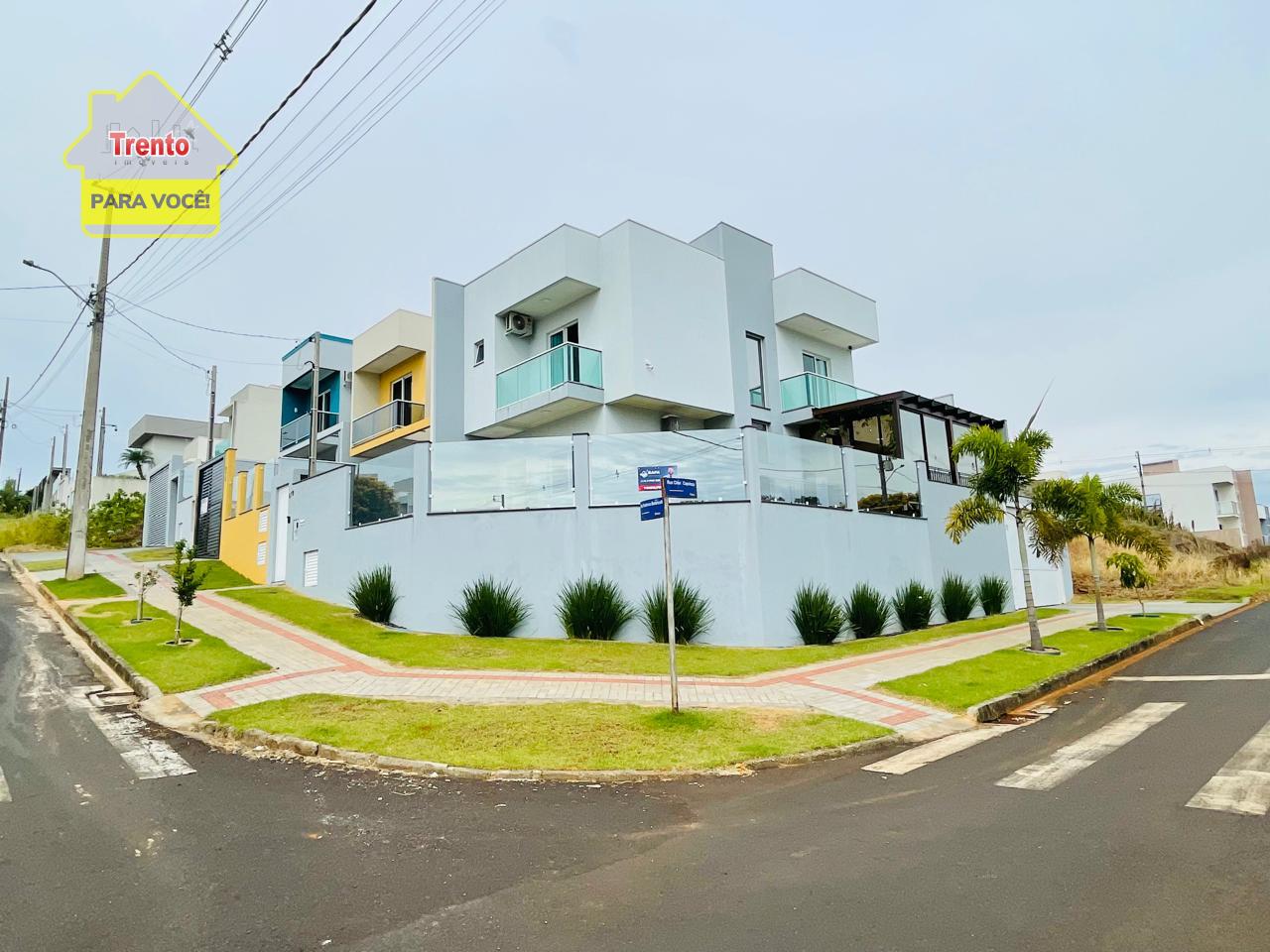 SOBRADO DE ESQUINA SEMIMOBILIADO À VENDA NO BAIRRO FRARON - PA...