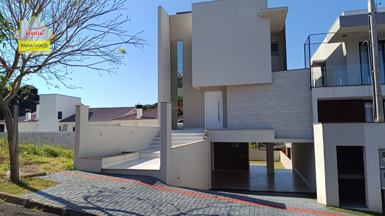 TRIPLEX NDE ALTO PADRÃO COM 03 SUÍTES - BAIRRO - LA SALLE, PAT...