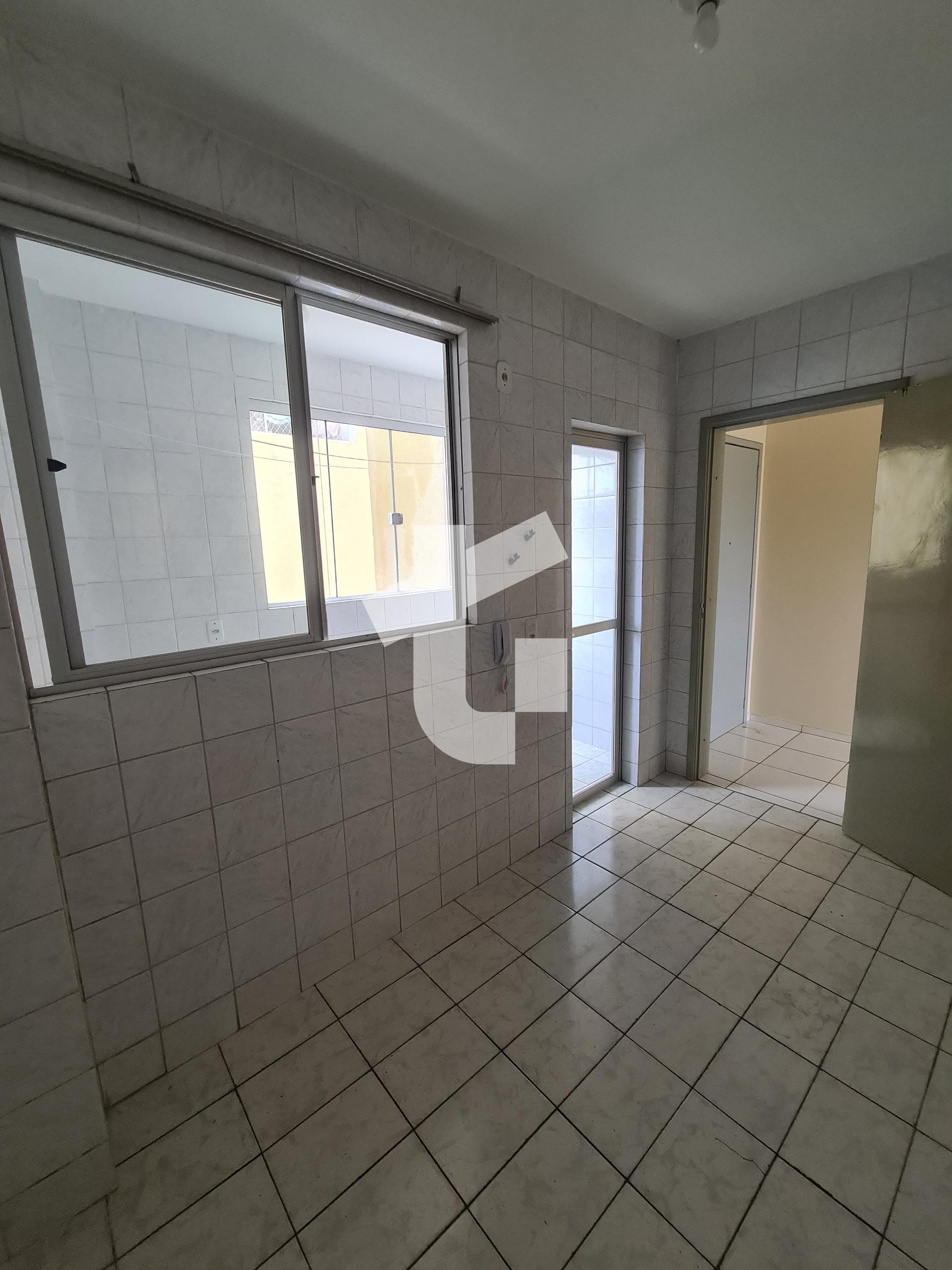 QUITINETE NO CONDOMINIO VILA NOVA, RUA ITAPUÃ, Nº 605 - LA SALLE