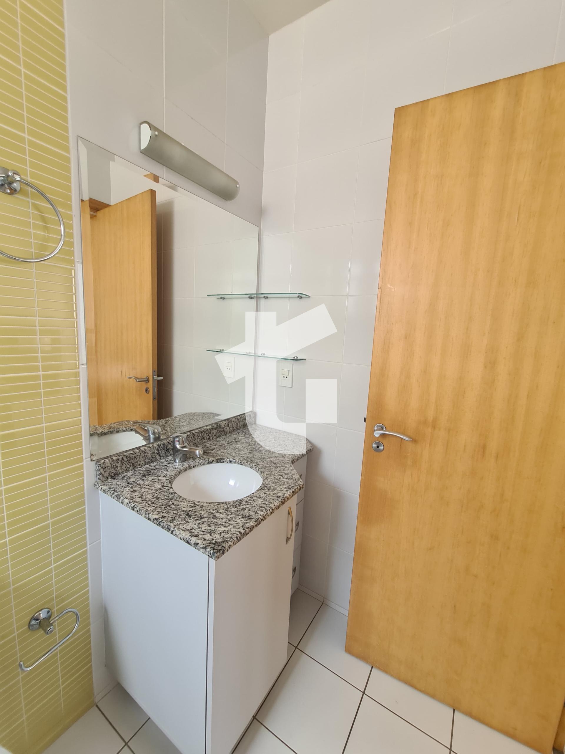 APARTAMENTO SEMIMOBILIADO PARA LOCAO NO ED. SAN MARINO II, PATO BRANCO - PR