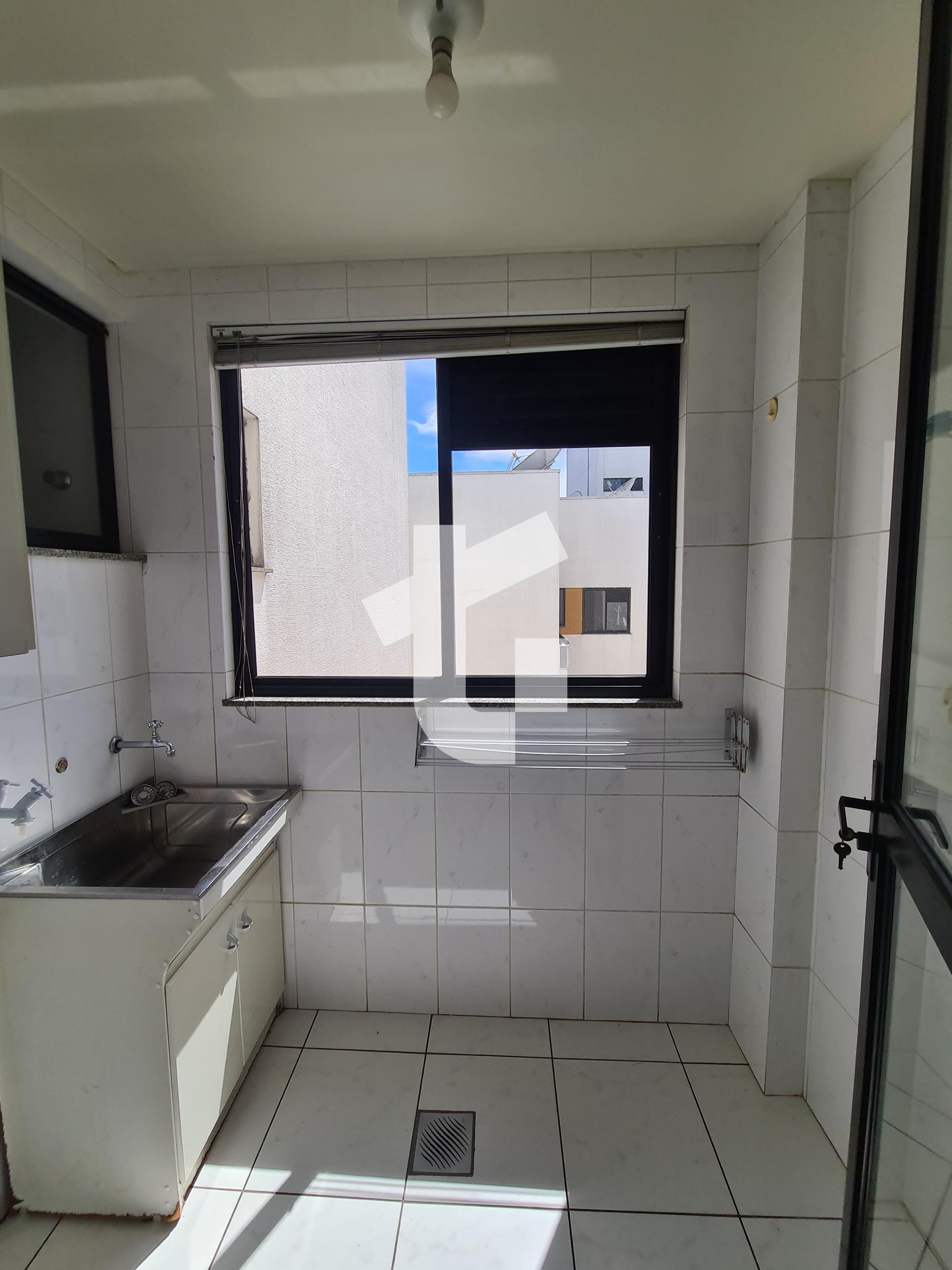 APARTAMENTO SEMIMOBILIADO PARA LOCAO NO ED. SAN MARINO II, PATO BRANCO - PR