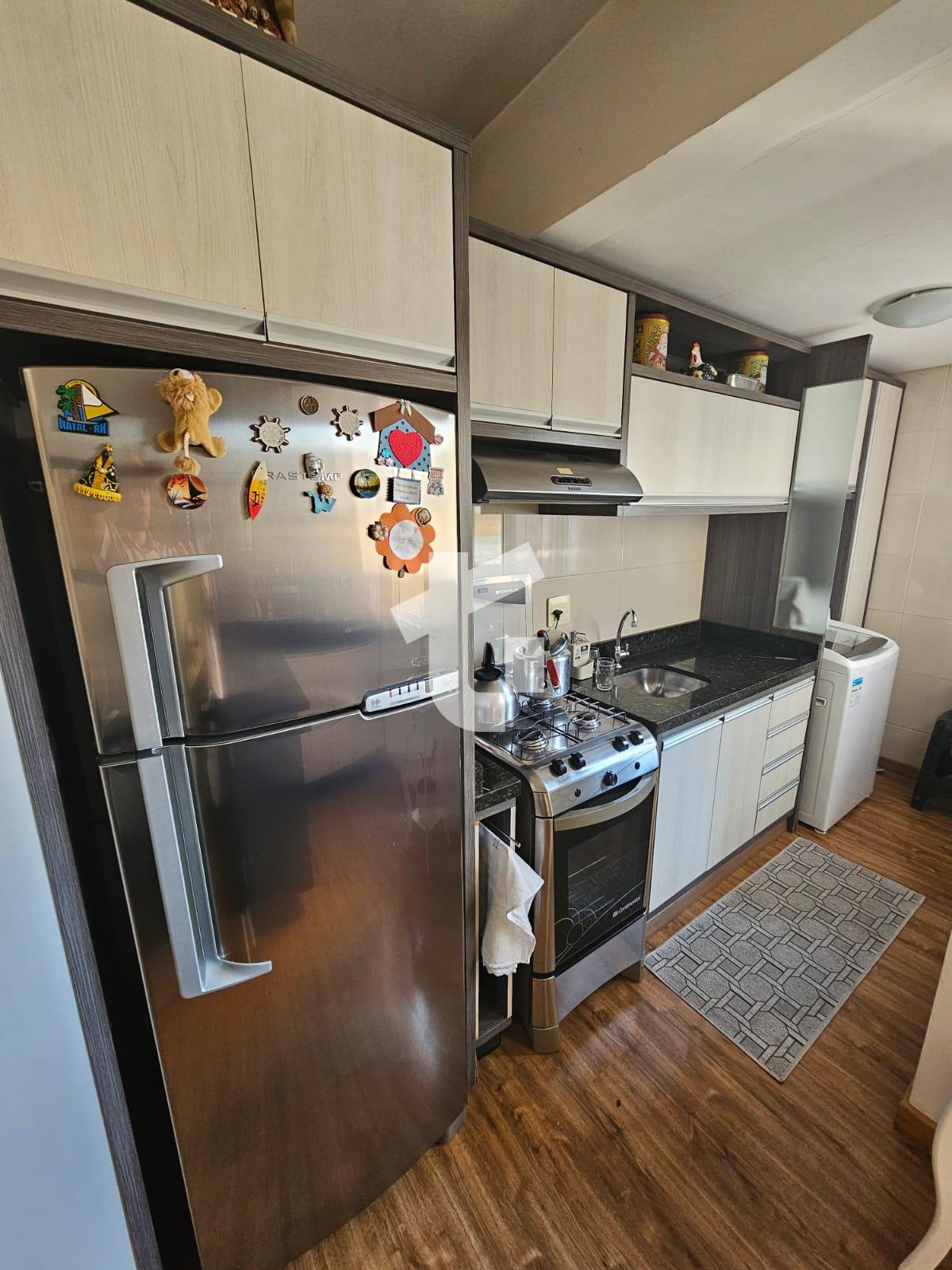 APARTAMENTO SEMIMOBILIADO À VENDA NO ED. MONTE SIÃO, CENTRO, P...