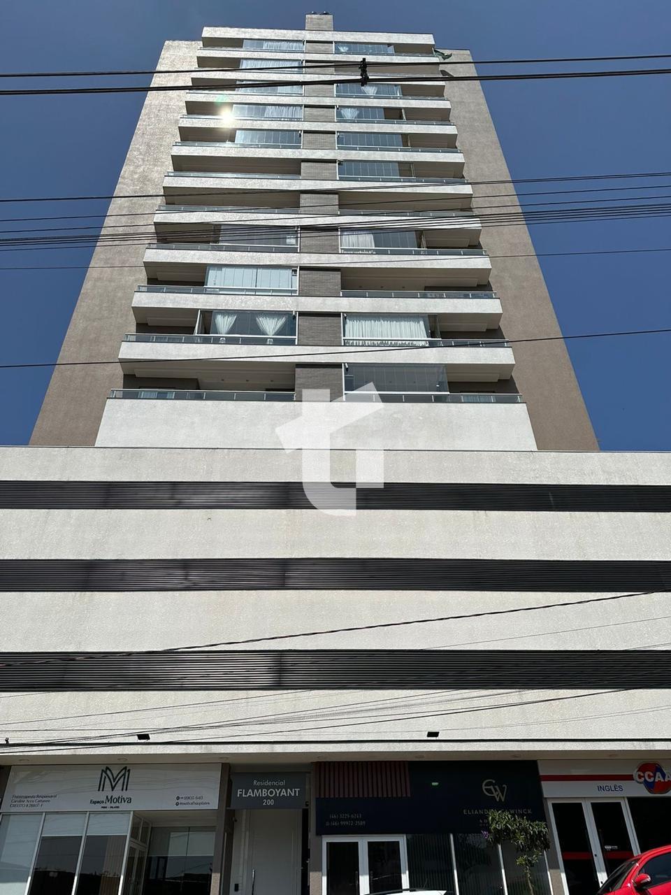 APARTAMENTO SEMIMOBILIADO À VENDA  EDIFÍCIO FLAMBOYANT - CENTR...