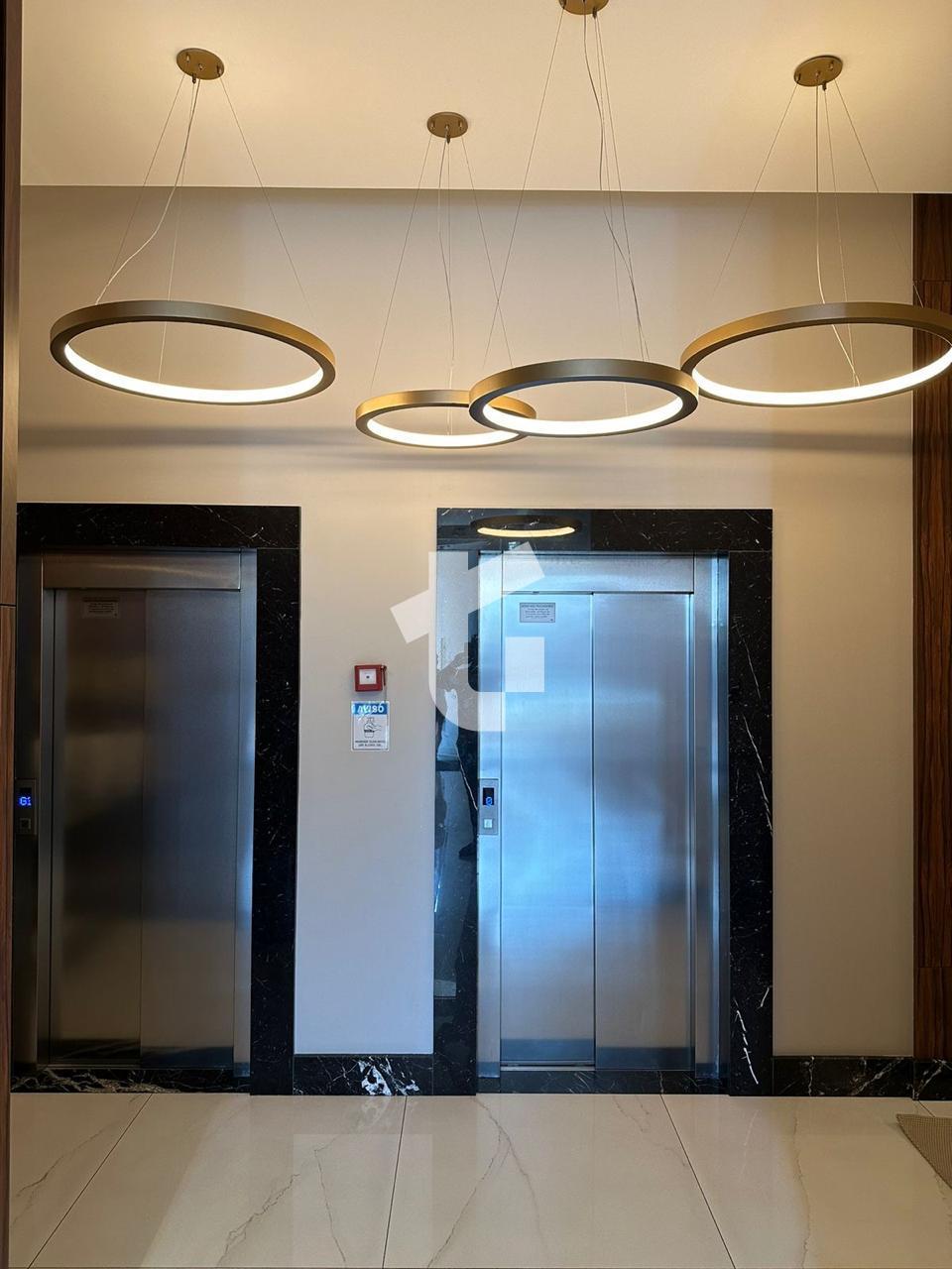 APARTAMENTO SEMIMOBILIADO À VENDA  EDIFÍCIO FLAMBOYANT - CENTR...