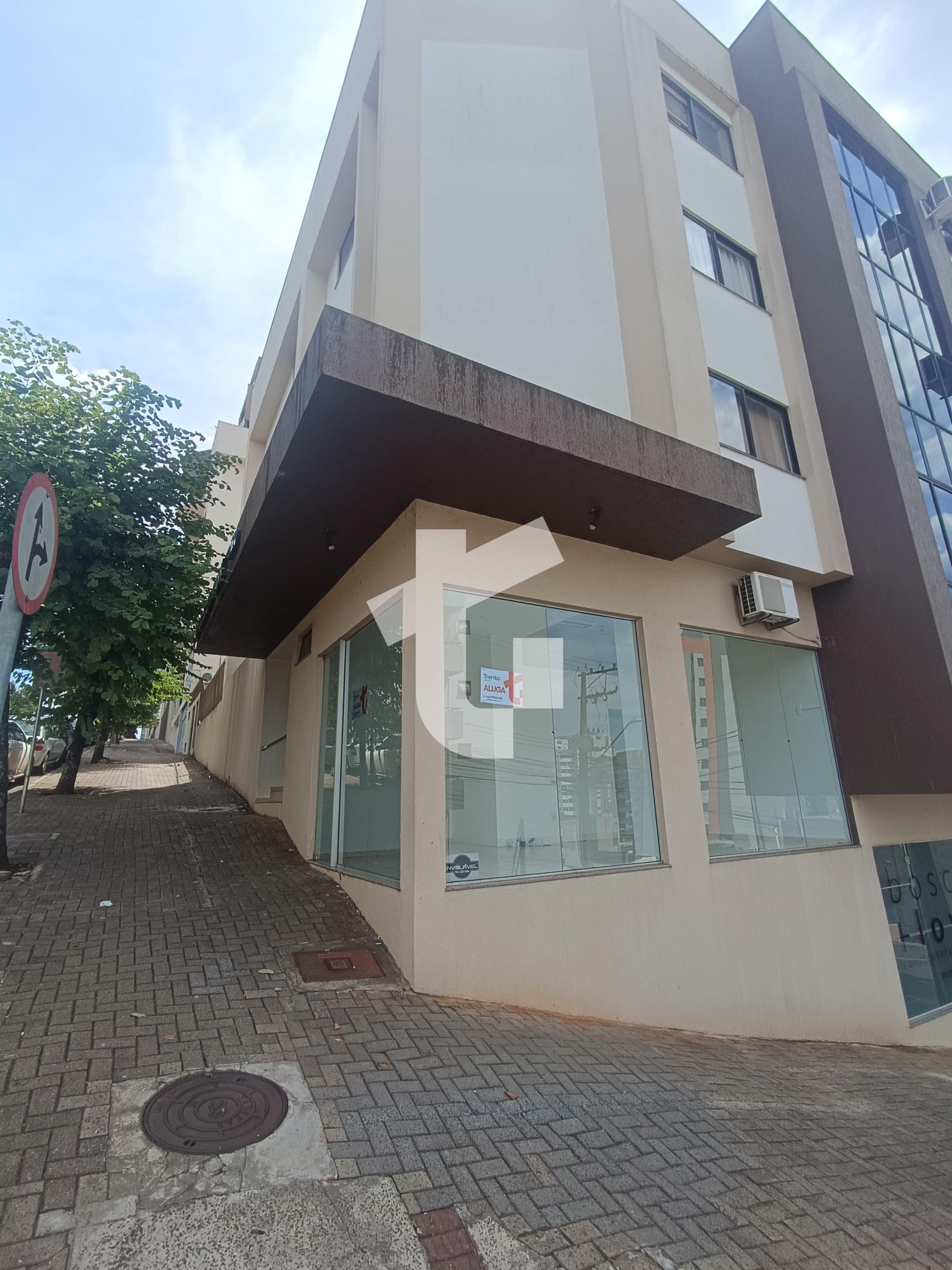 SALA COMERCIAL TÉRREA DE ESQUINA PARA LOCAÇÃO NO CENTRO DE PAT...