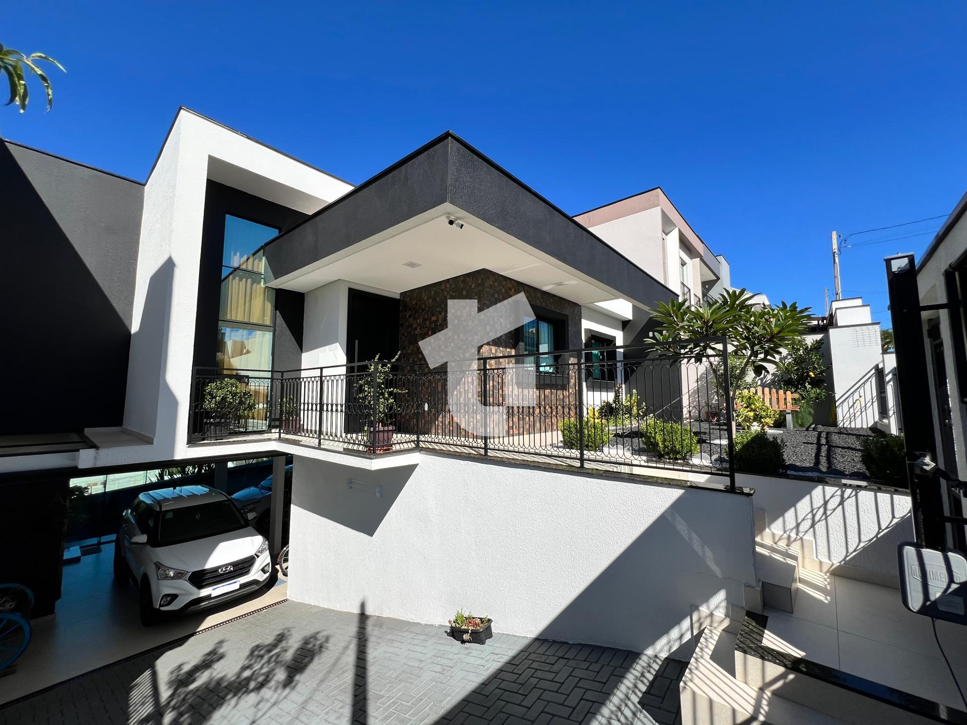 CASA SEMIMOBILIADA EM ACABAMENTO DE PRIMEIRA - FRARON - PATO B...