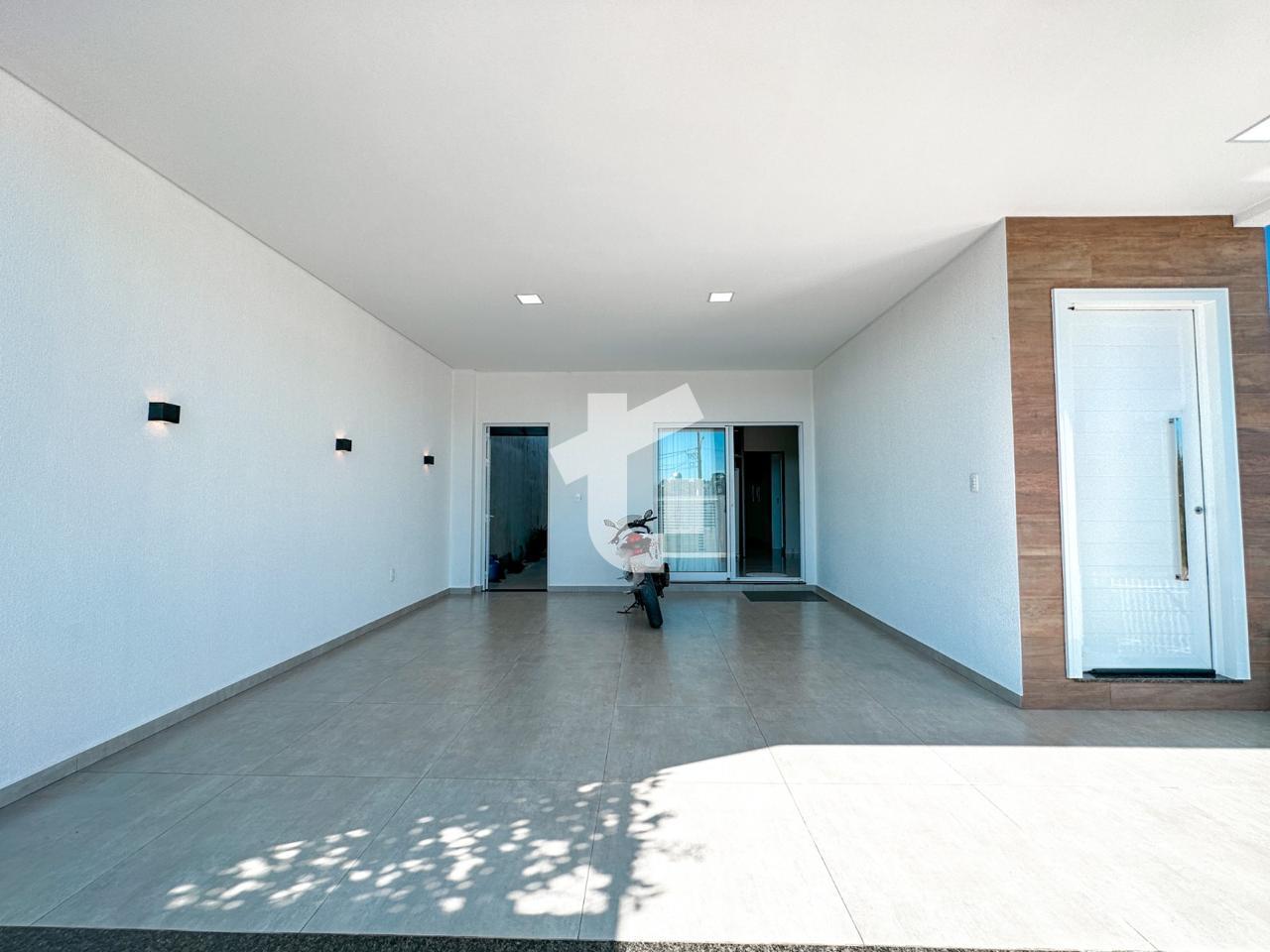 DUAS CASAS À VENDA EM UM ÚNICO TERRENO - BAIRRO INDUSTRIAL II,...