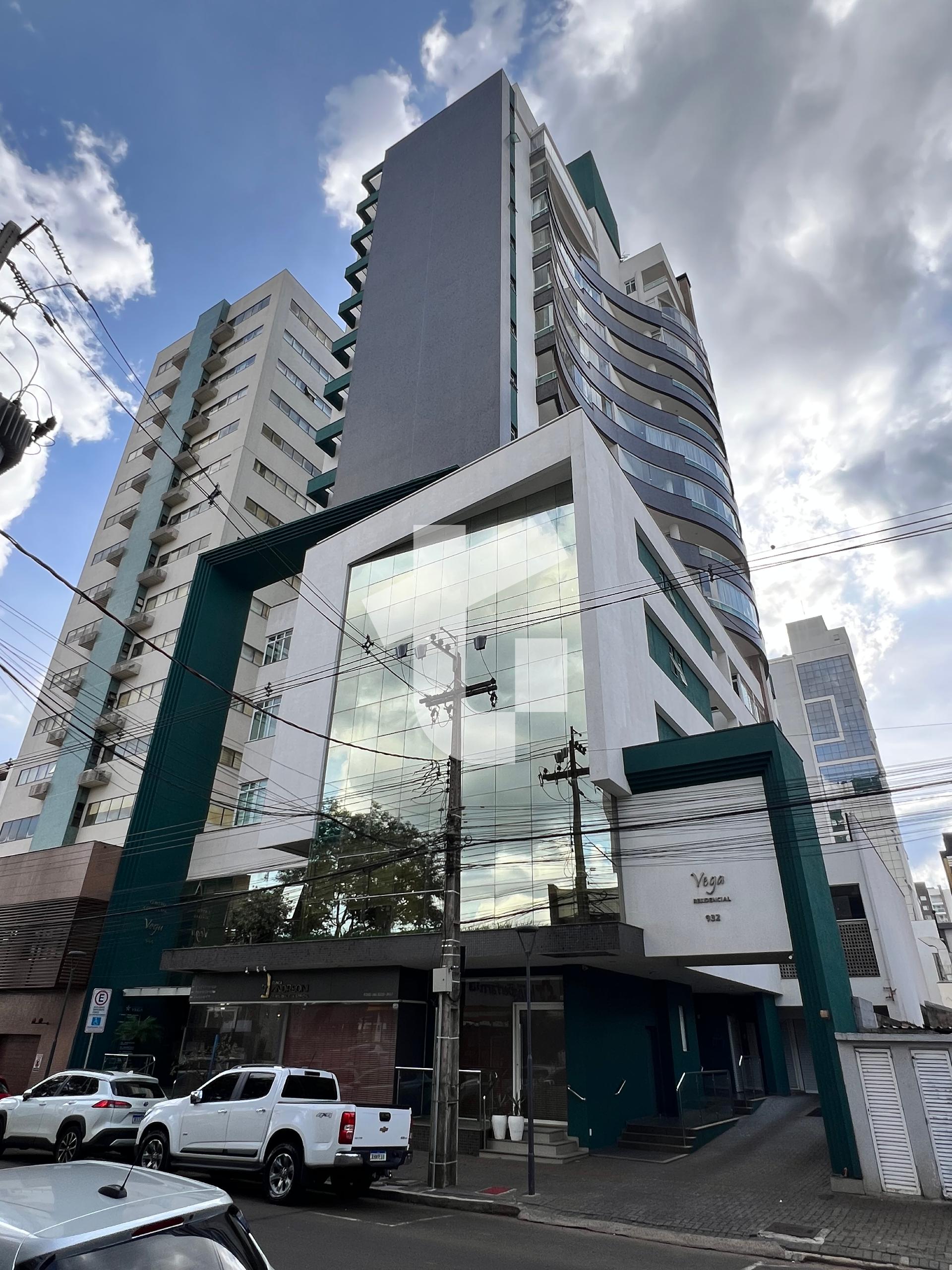 EXCELENTE APARTAMENTO SEMIMOBILIADO À VENDA, ED. VEGA - CENTRO...