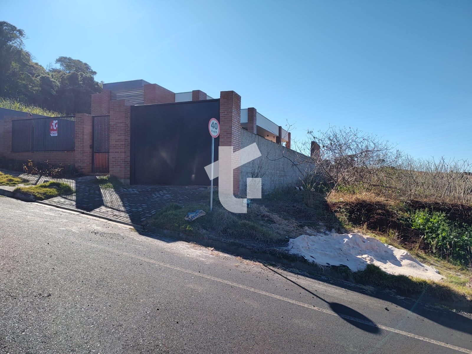 CASA À VENDA SÃO LUIZ,  1 SUÍTE E  02 QUARTOS - PATO BRANCO - PR.