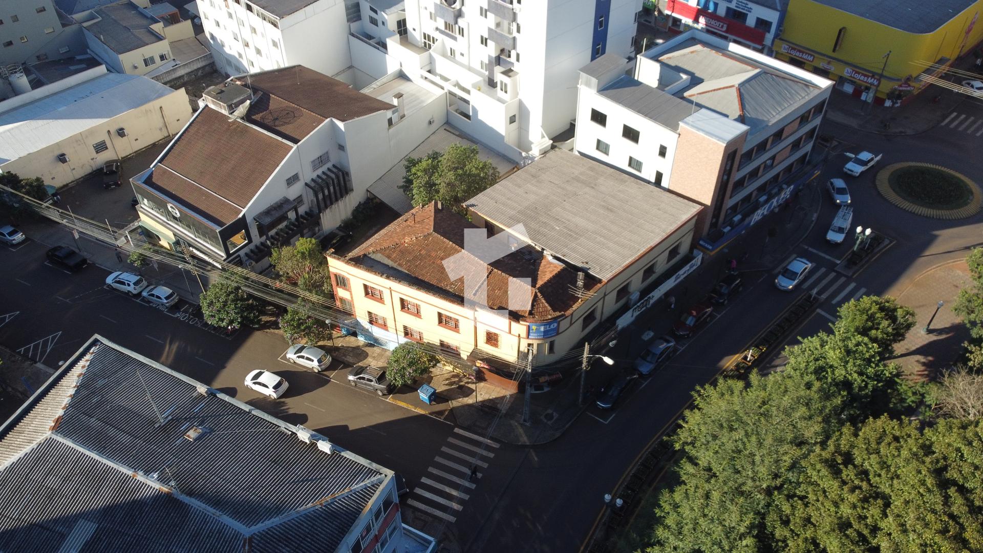 TERRENO DE ESQUINA À VENDA NA ÁREA CENTRAL DE PATO BRANCO - PR