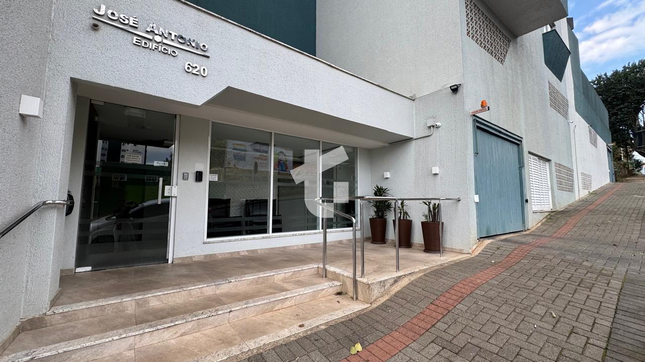 APARTAMENTO SEMIMOBILIADO À VENDA NO ED. JOSÉ ANTONIO, CENTRO,...