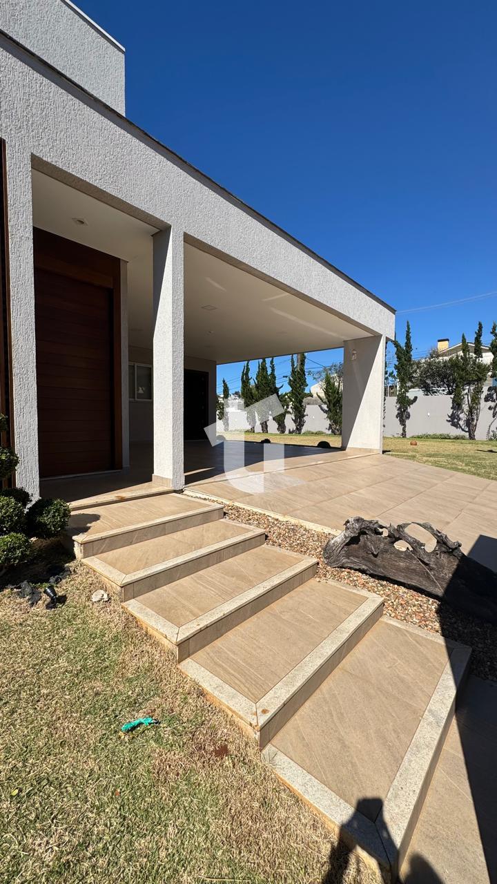 CASA TÉRREA, SEMIMOBILIADA E DE ESQUINA NO VILA IZABEL, PATO B...