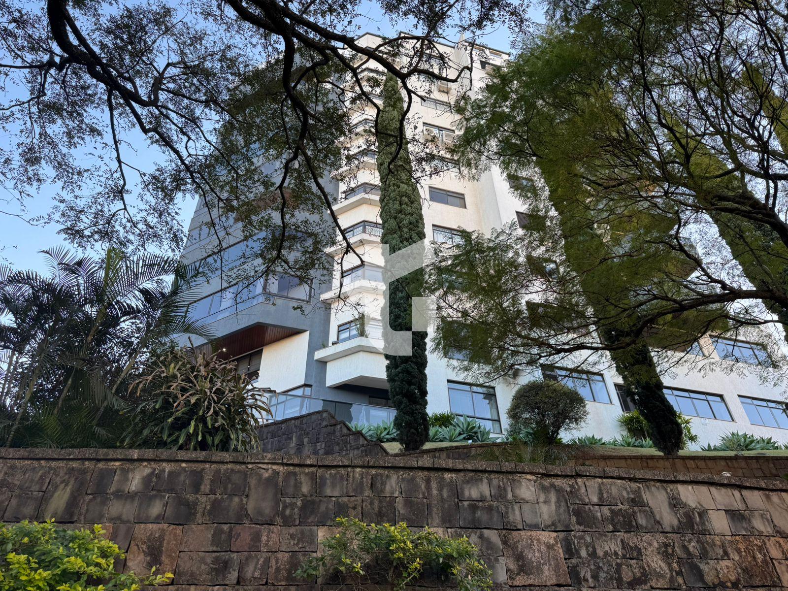 APARTAMENTO SEMIMOBILIADO DE ALTO PADRÃO À VENDA NO RESIDENCIA...