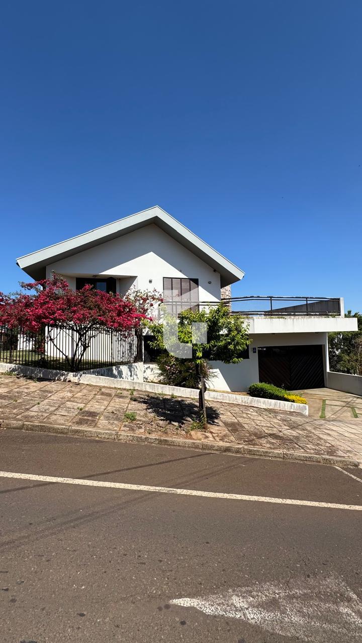 CASA SEMIMOBILIADA  DE ESQUINA À VENDA NO BAIRRO BRASÍLIA EM P...