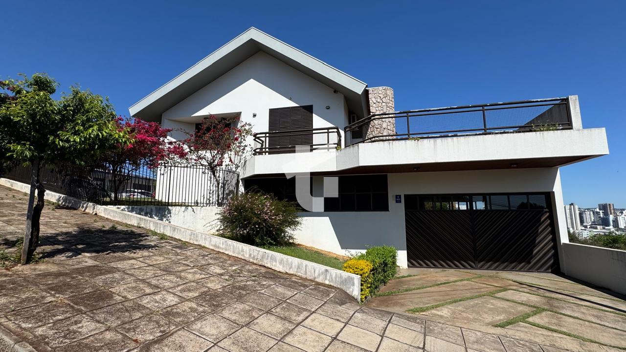 CASA SEMIMOBILIADA  DE ESQUINA À VENDA NO BAIRRO BRASÍLIA EM P...