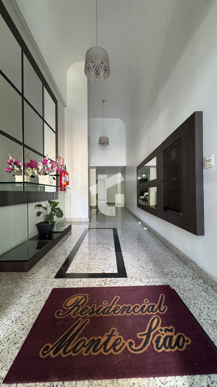 APARTAMENTO SEMIMOBILIADO À VENDA NO ED. MONTE SIÃO, CENTRO, P...