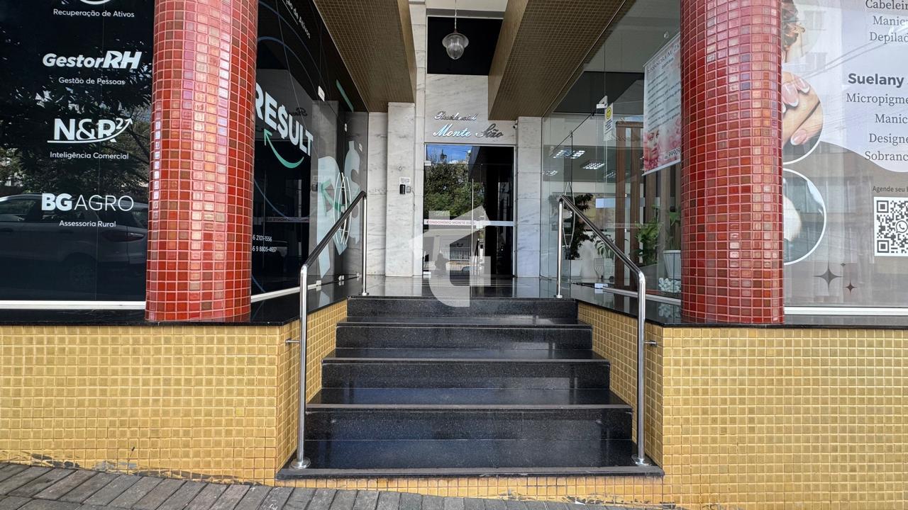 APARTAMENTO SEMIMOBILIADO À VENDA NO ED. MONTE SIÃO, CENTRO, P...