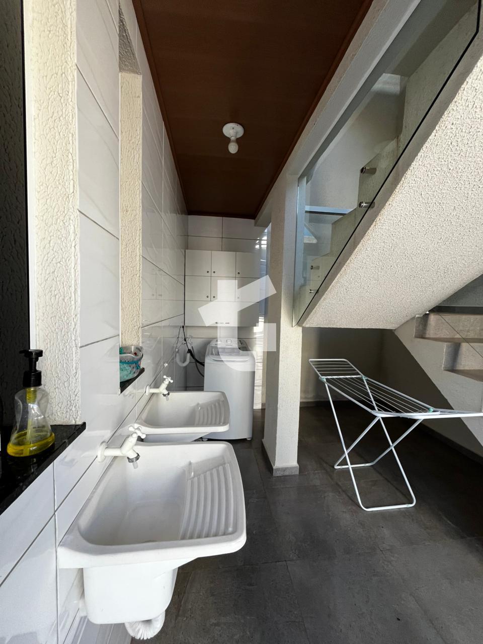 QUITINETE PARA ESTUDANTES MOBILIADA PARA 01 PESSOA