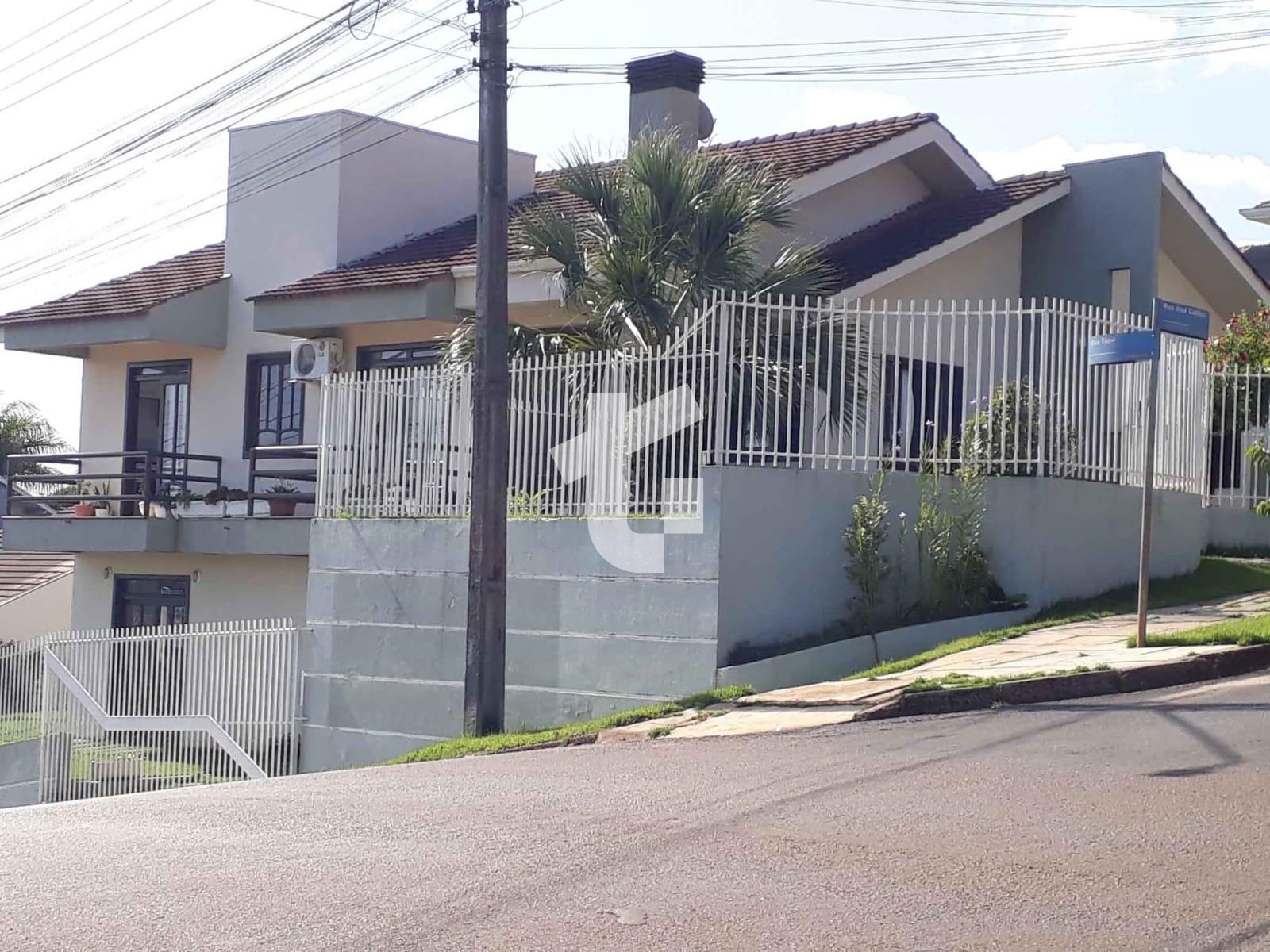 CASA À VENDA, COM 1 SUÍTE E 2 QUARTOS NO CENTRO, PATO BRANCO - PR