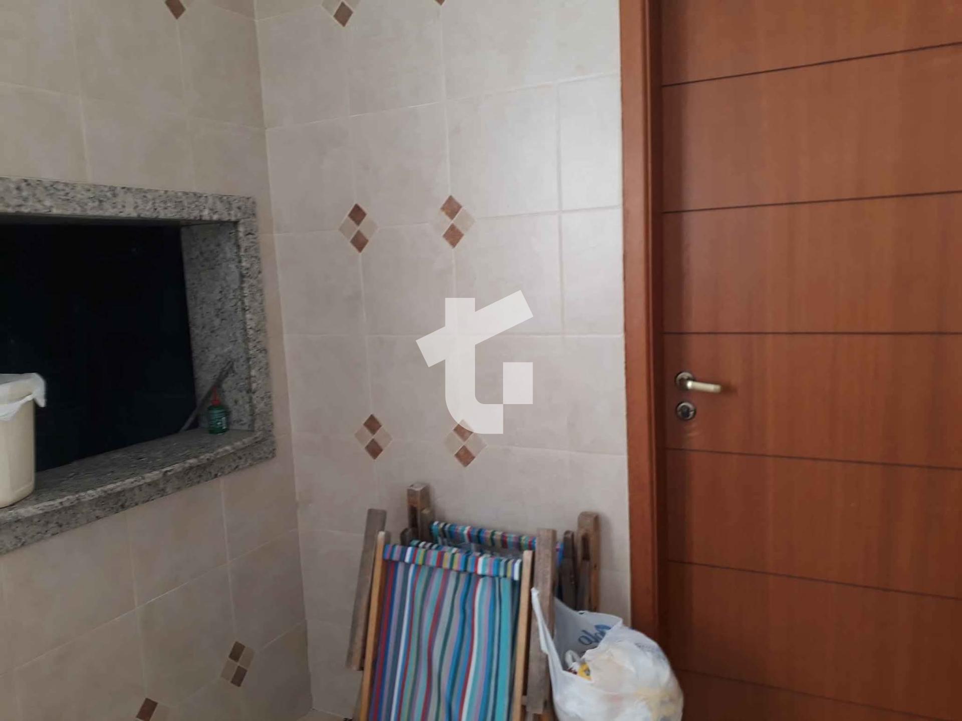 CASA VENDA, COM 1 SUTE E 2 QUARTOS NO CENTRO, PATO BRANCO - PR