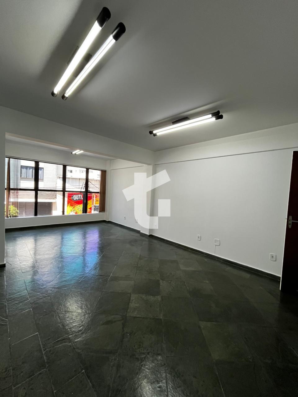 SALA COMERCIAL NO ED. ITATIAIA PARA LOCAÇÃO, NO CENTRO DE PATO...