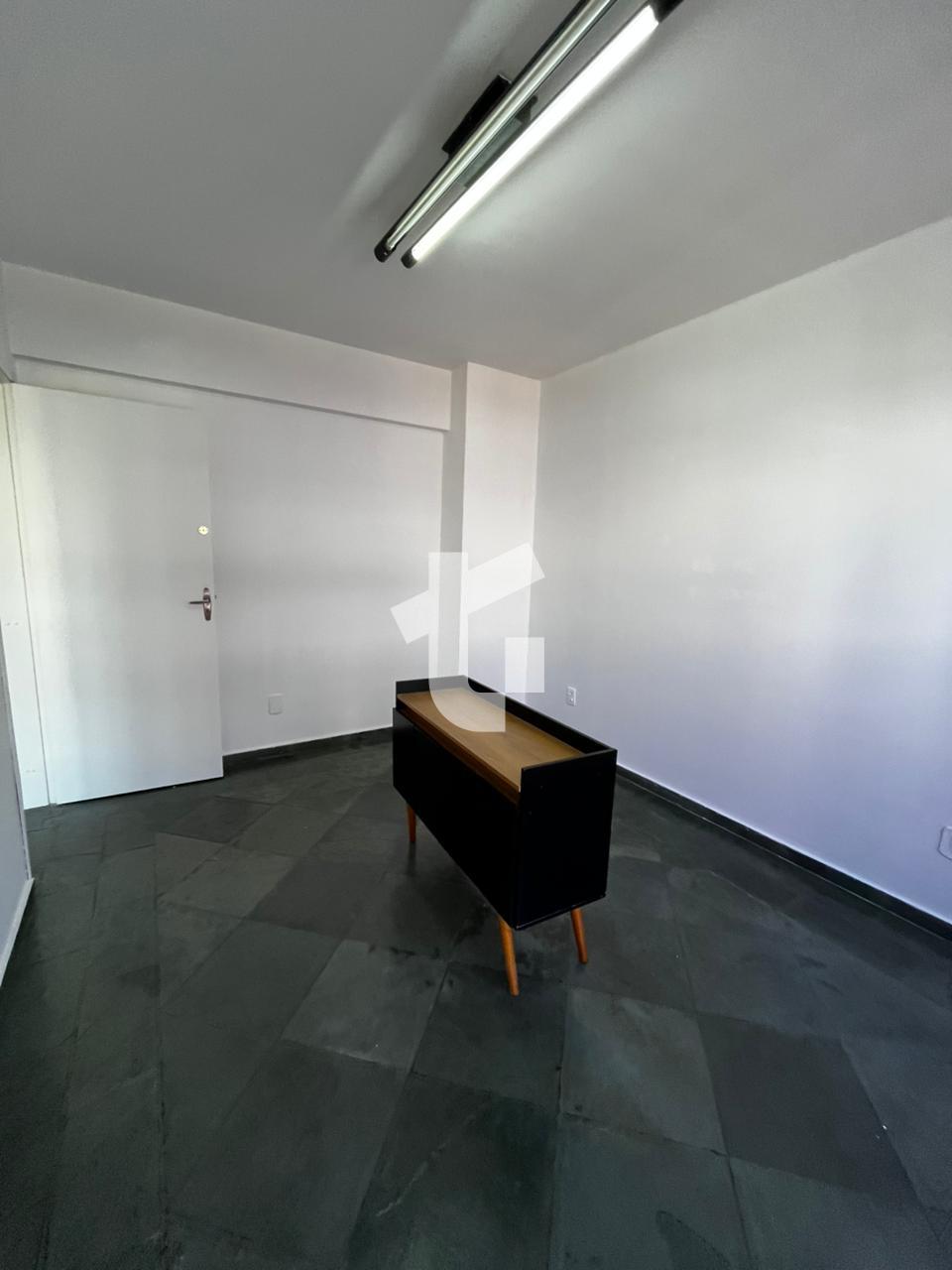 SALA COMERCIAL NO ED. ITATIAIA PARA LOCAO, NO CENTRO DE PATO BRANCO - PR