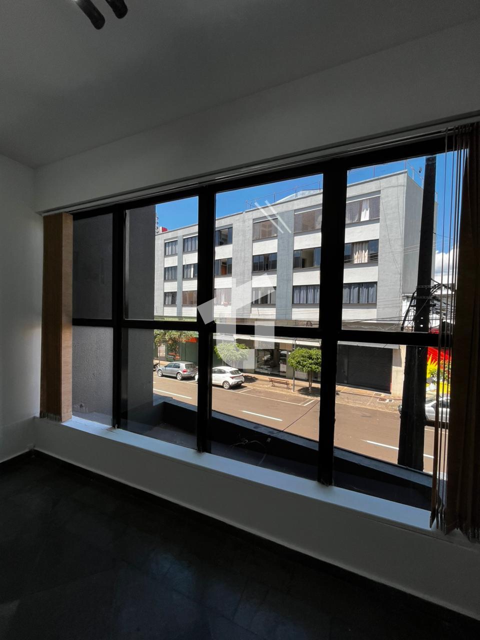 SALA COMERCIAL NO ED. ITATIAIA PARA LOCAO, NO CENTRO DE PATO BRANCO - PR