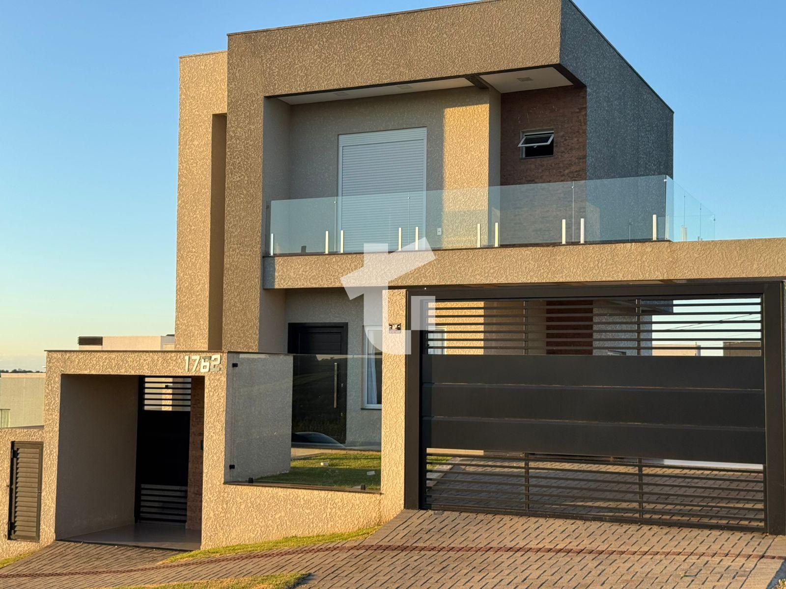 SOBRADO À VENDA, COM 1 SUÍTE E 2 DORMITÓRIOS NO BAIRRO FRARON,...