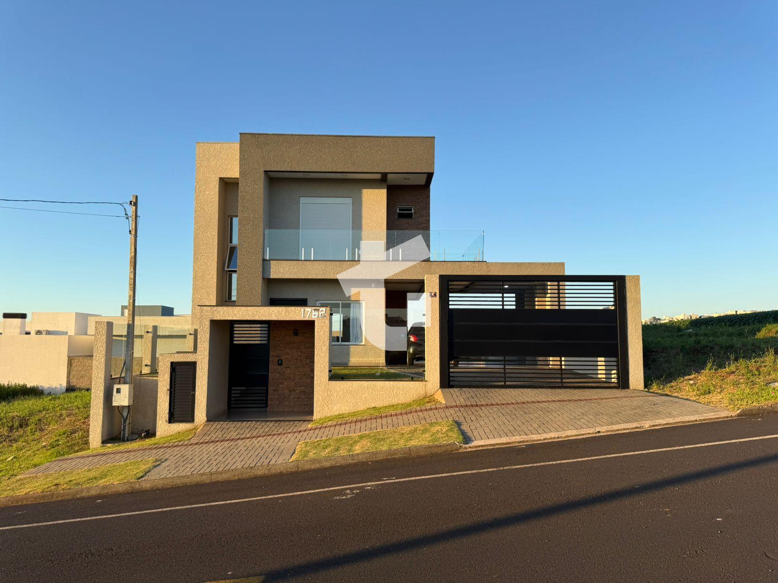 SOBRADO À VENDA, COM 1 SUÍTE E 2 DORMITÓRIOS NO BAIRRO FRARON,...