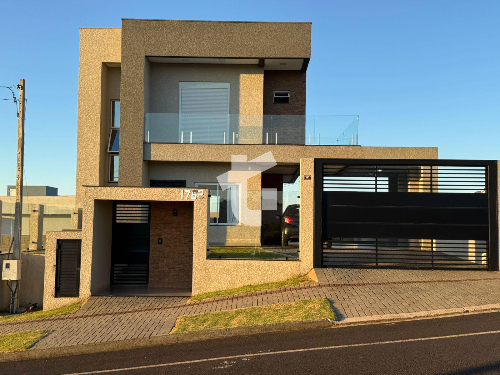 SOBRADO À VENDA, COM 1 SUÍTE E 2 DORMITÓRIOS NO BAIRRO FRARON,...