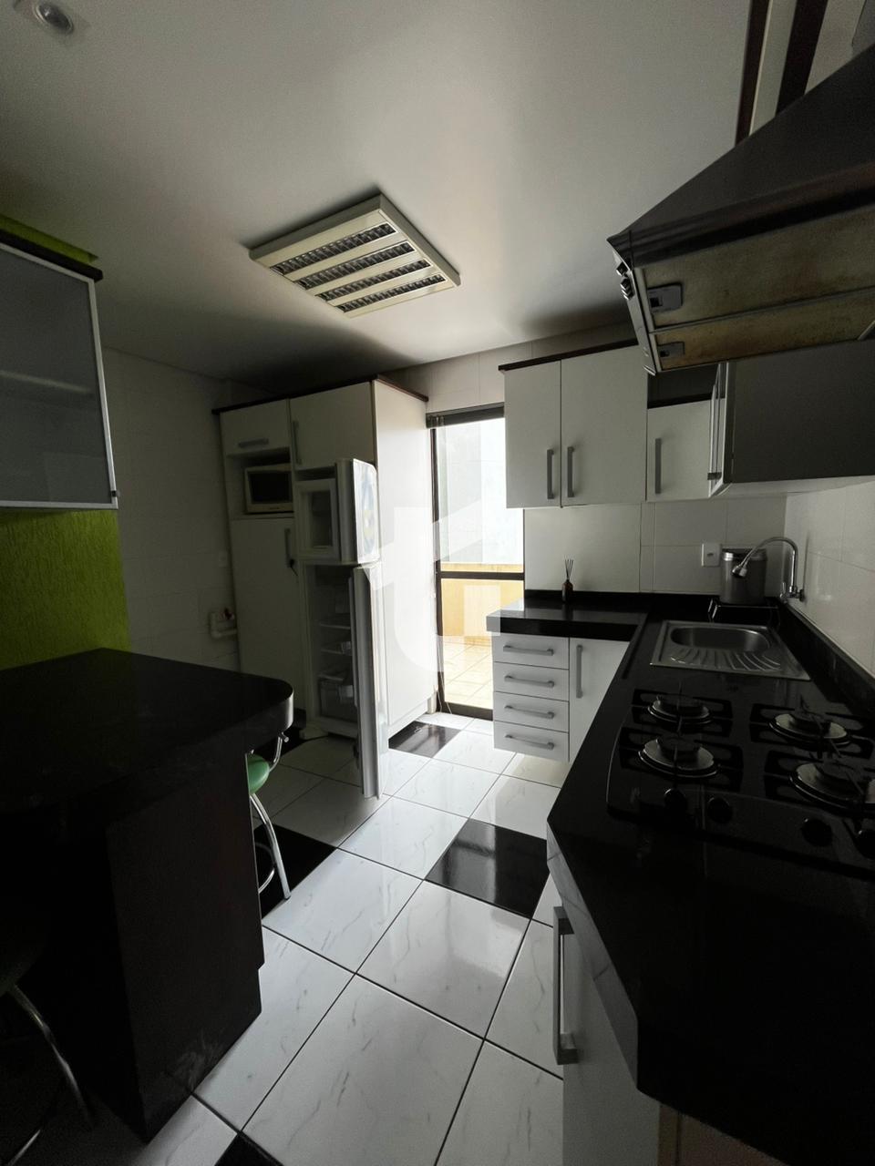 APARTAMENTO NO EDIFICIO GOLDEN PARK, AV. BRASIL N  720 CENTRO