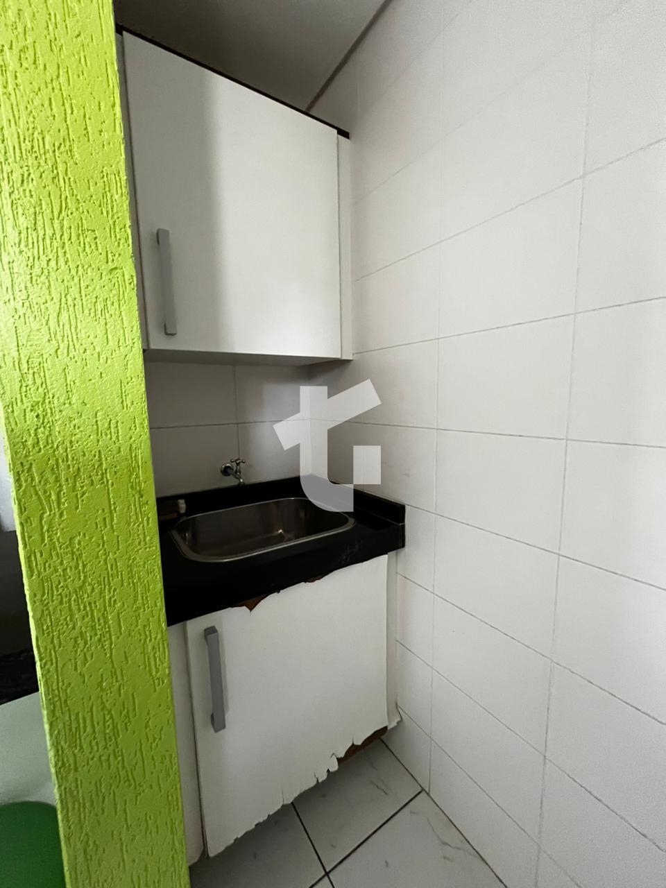 APARTAMENTO NO EDIFICIO GOLDEN PARK, AV. BRASIL N  720 CENTRO