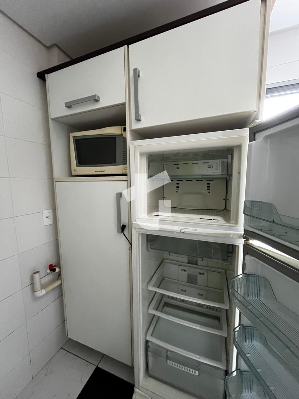 APARTAMENTO NO EDIFICIO GOLDEN PARK, AV. BRASIL N  720 CENTRO