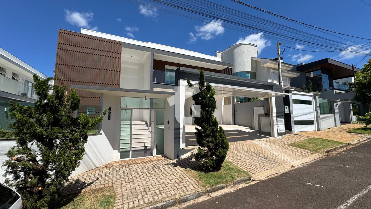 CASA DE ALTO PADRÃO SEMIMOBILIADA À VENDA - BAIRRO LA SALLE - ...