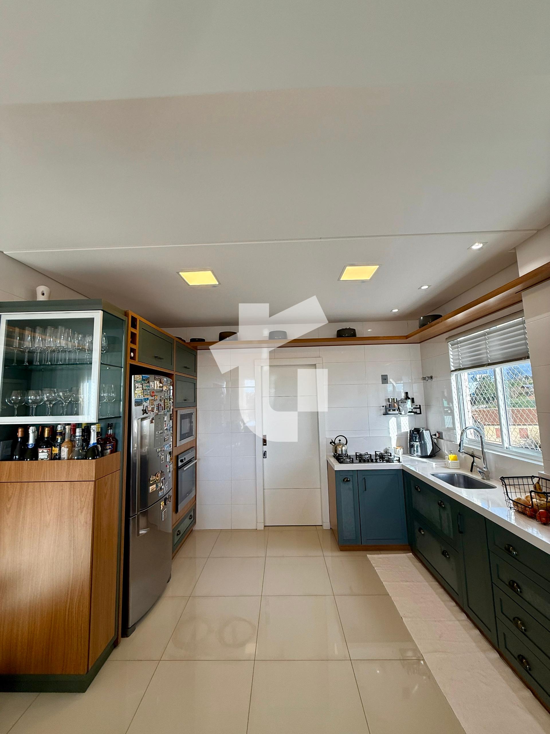 EXCELENTE APARTAMENTO SEMIMOBILIADO VENDA NO EDIFCIO TARSILA DO AMARAL.