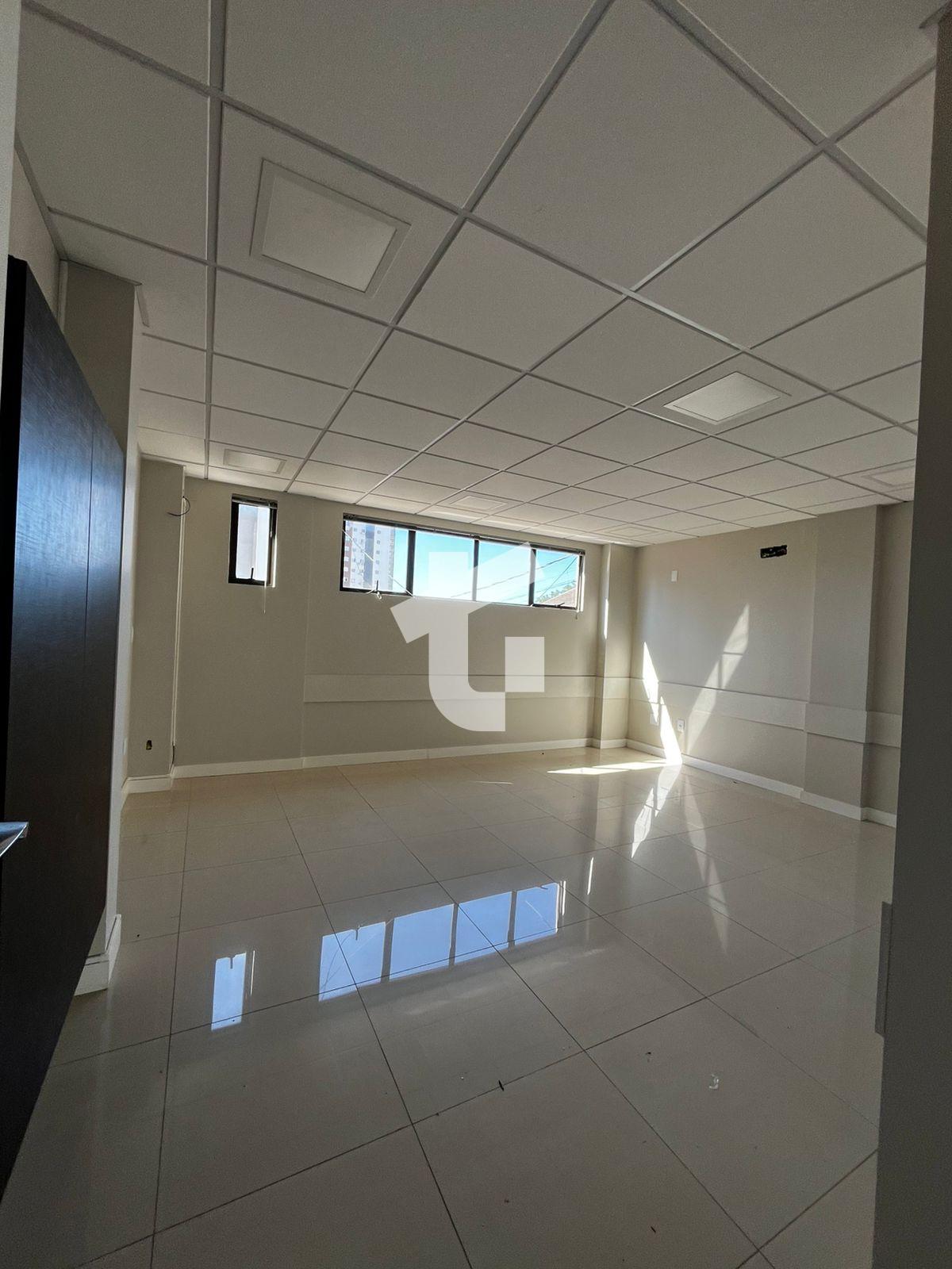 SALA NO EDIFICIO VICENZA PARA LOCAÇÃO, CENTRO, PATO BRANCO - PR.