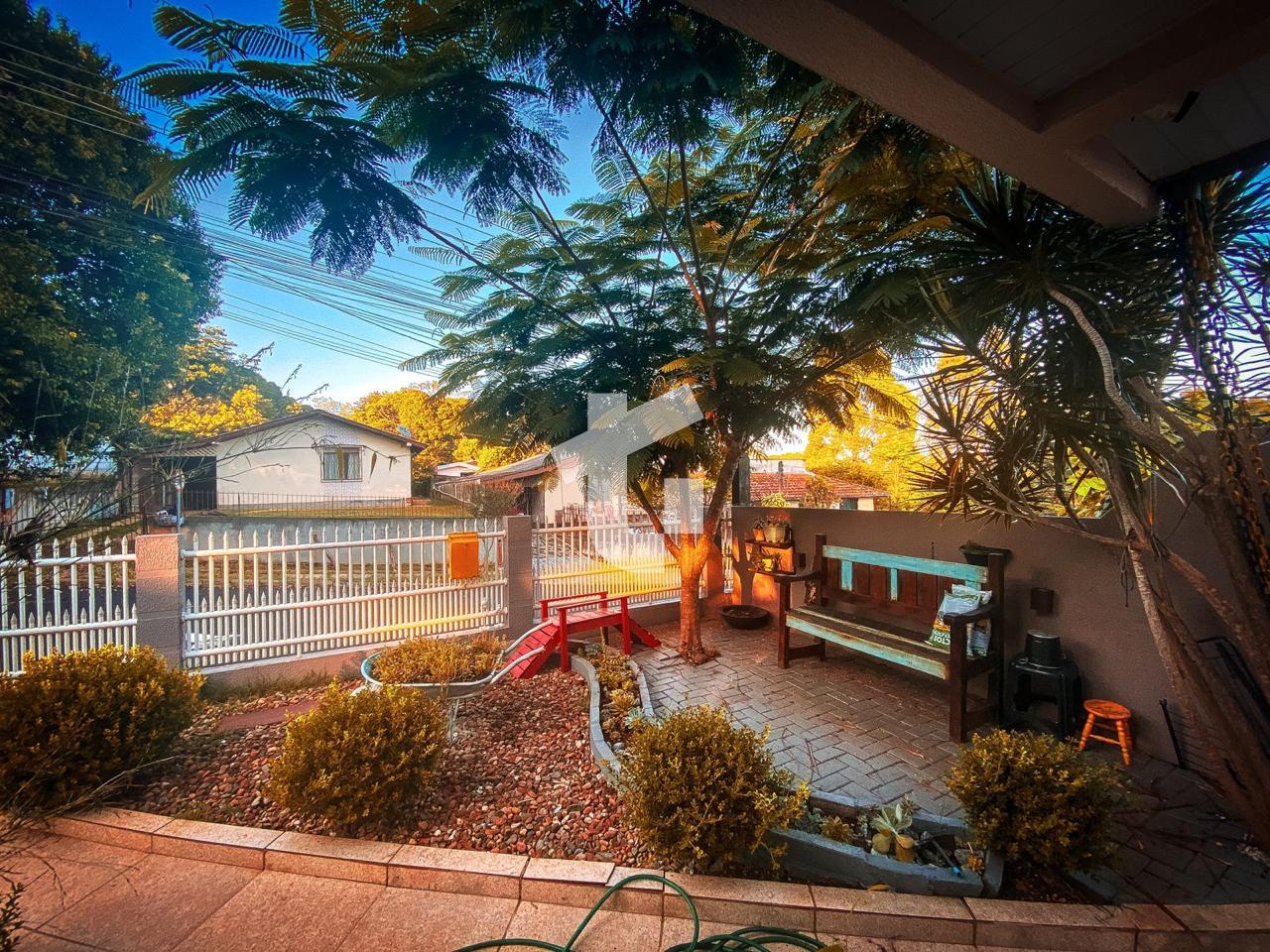 CASA À VENDA COM PISCINA NO BAIRRO ANCHIETA EM PATO BRANCO PR.