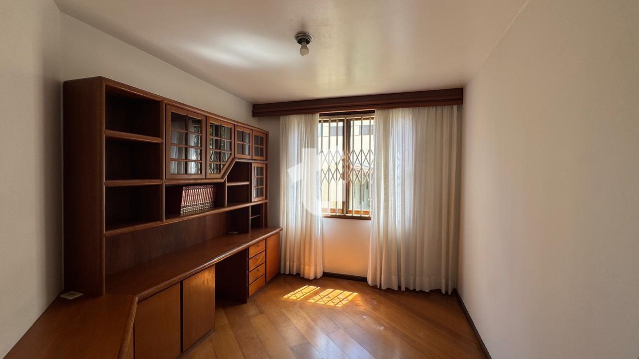 CASA TERRENO A VENDA PROX. TEATRO MUNICIPAL, R. IBIPOR,CENTRO-PATO BRANCO - PR.