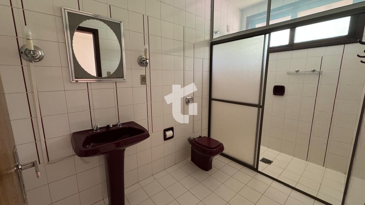 CASA TERRENO A VENDA PROX. TEATRO MUNICIPAL, R. IBIPOR,CENTRO-PATO BRANCO - PR.