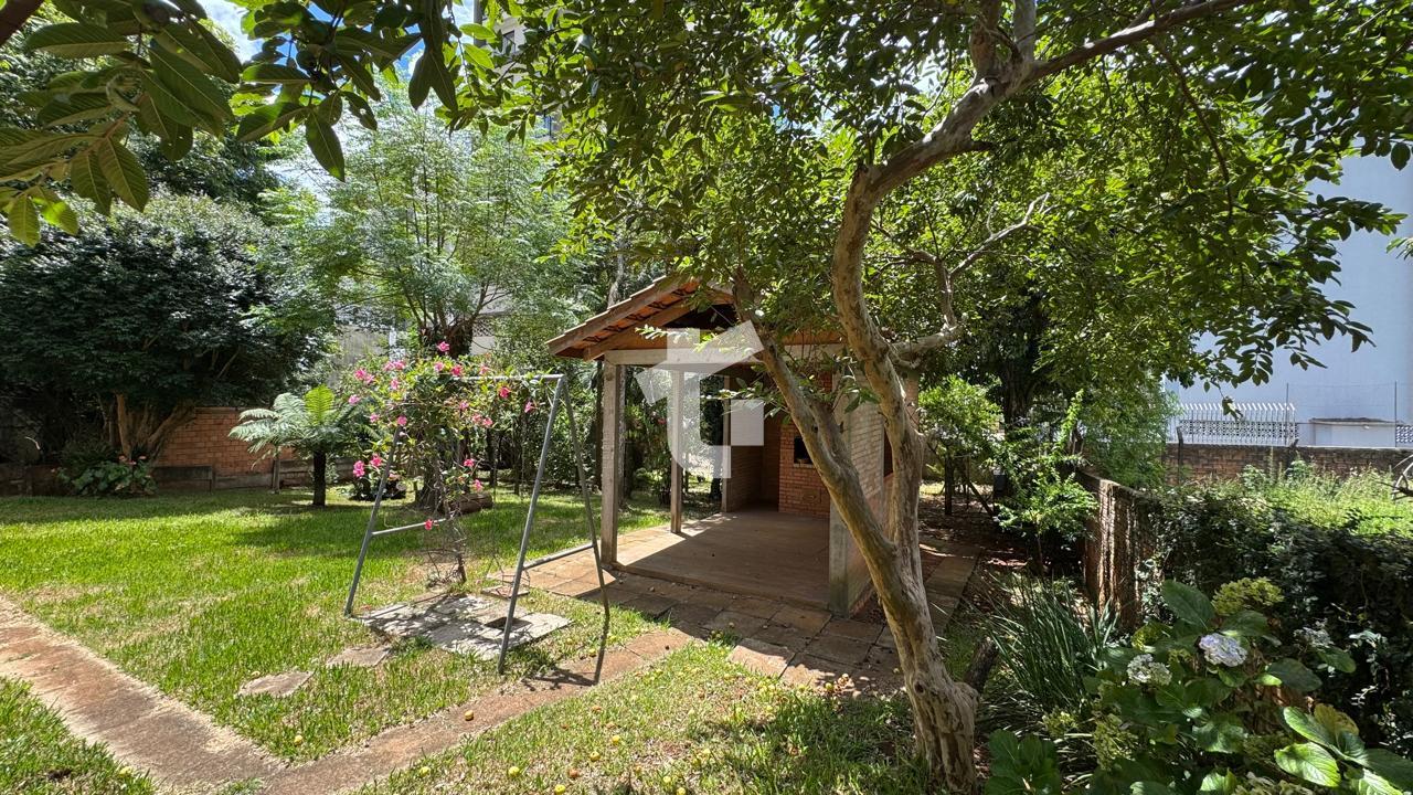 CASA TERRENO A VENDA PROX. TEATRO MUNICIPAL, R. IBIPOR,CENTRO-PATO BRANCO - PR.