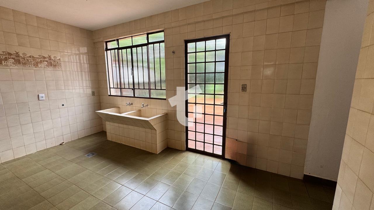 CASA TERRENO A VENDA PROX. TEATRO MUNICIPAL, R. IBIPOR,CENTRO-PATO BRANCO - PR.