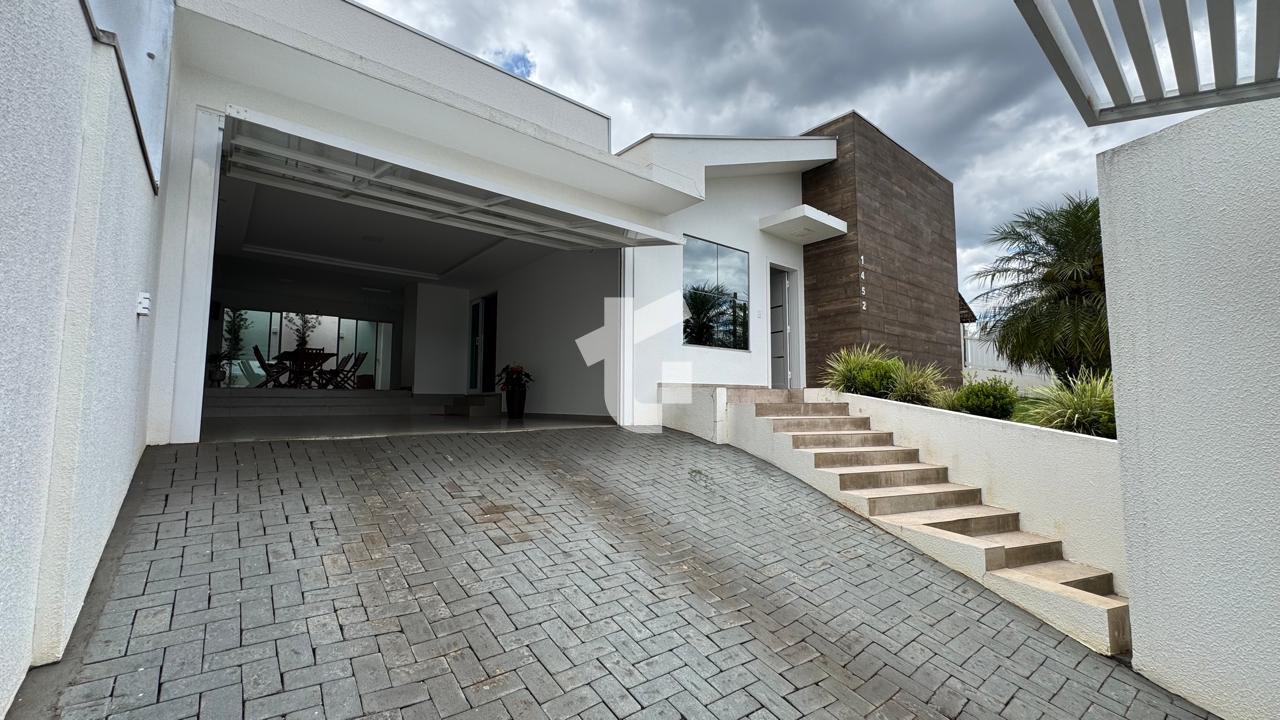 CASA SEMIMOBILIADA À VENDA NO BAIRRO FRARON - PATO BRANCO-PR.