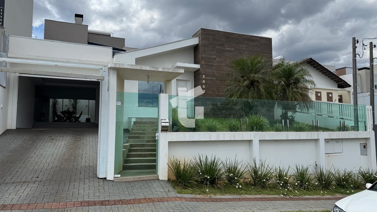 CASA SEMIMOBILIADA À VENDA NO BAIRRO FRARON - PATO BRANCO-PR.