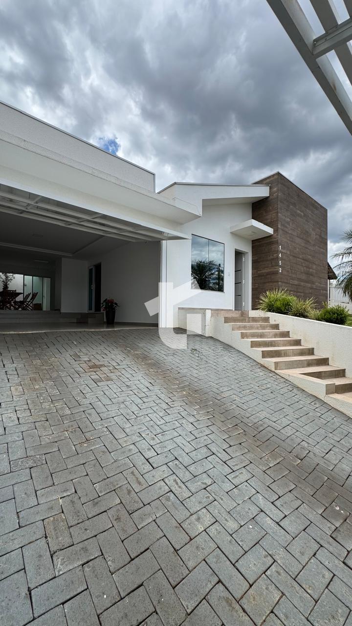 CASA SEMIMOBILIADA À VENDA NO BAIRRO FRARON - PATO BRANCO-PR.